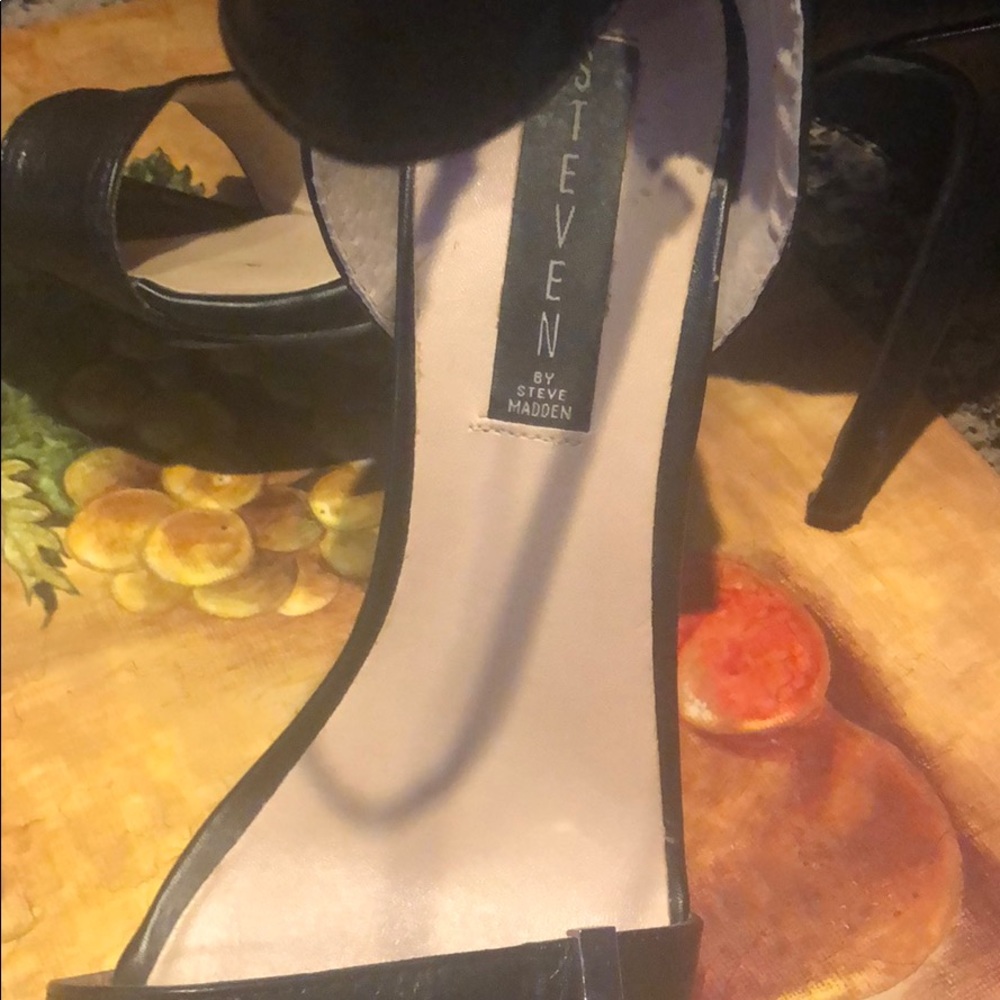 Pair of Steve Madden high heal ladies shoes - Picture 4 of 4